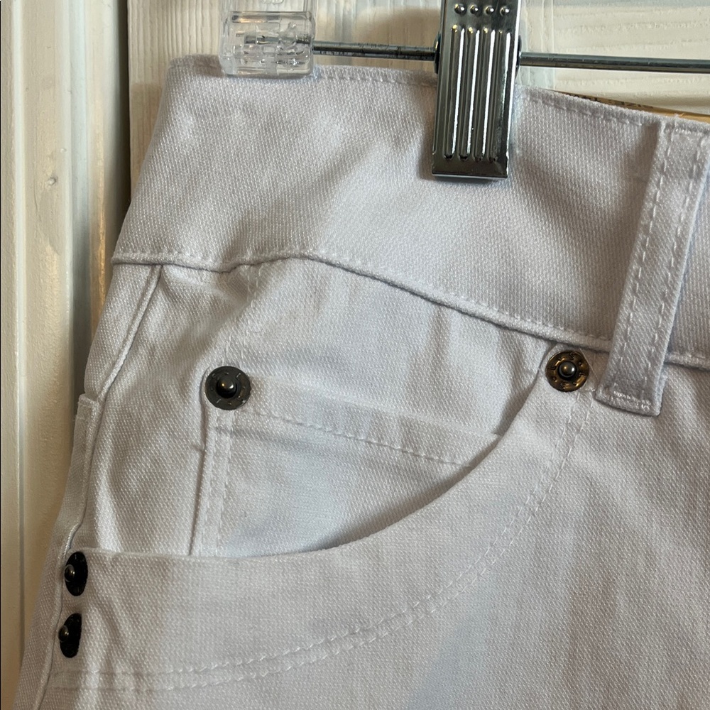NWT- White Women's Size 14W Shorts - Picture 4 of 6